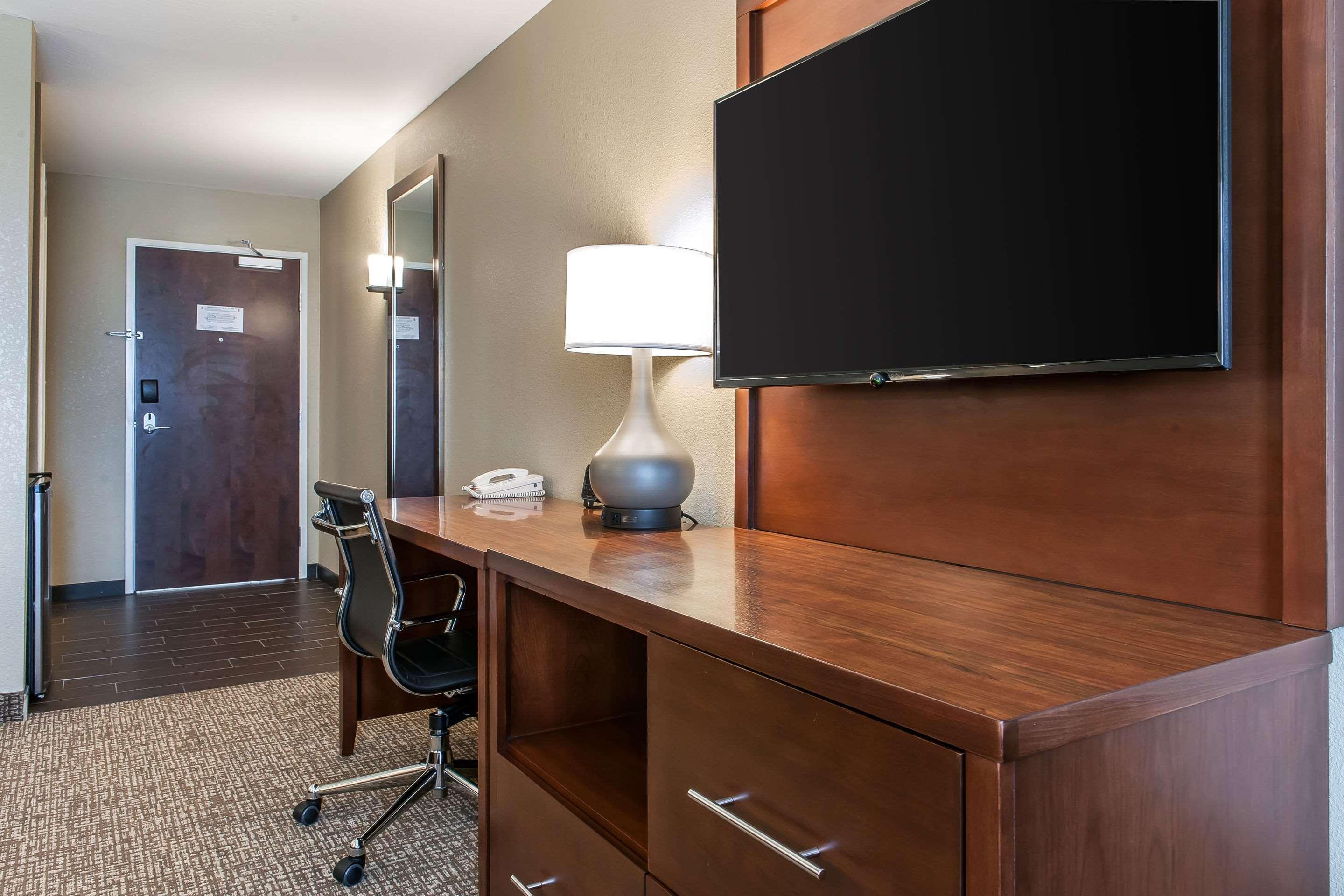 Comfort Suites Rensselaer Near Fair Oaks Bagian luar foto