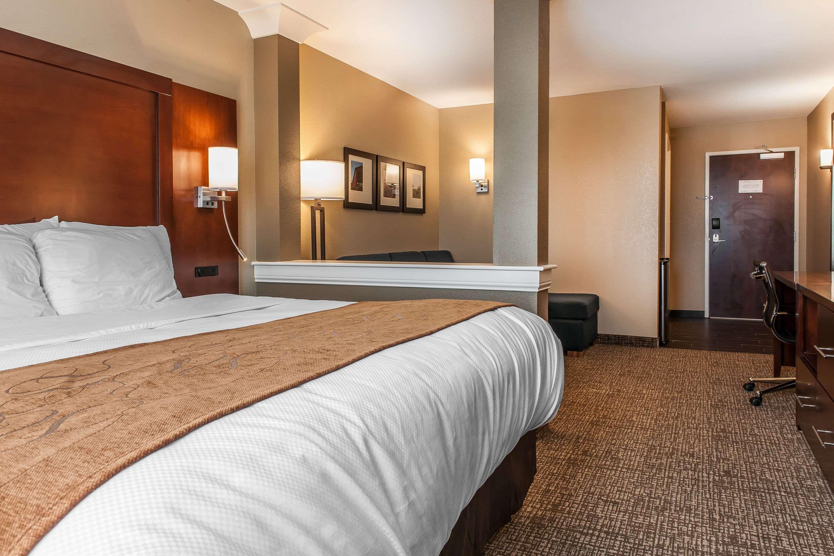 Comfort Suites Rensselaer Near Fair Oaks Bagian luar foto