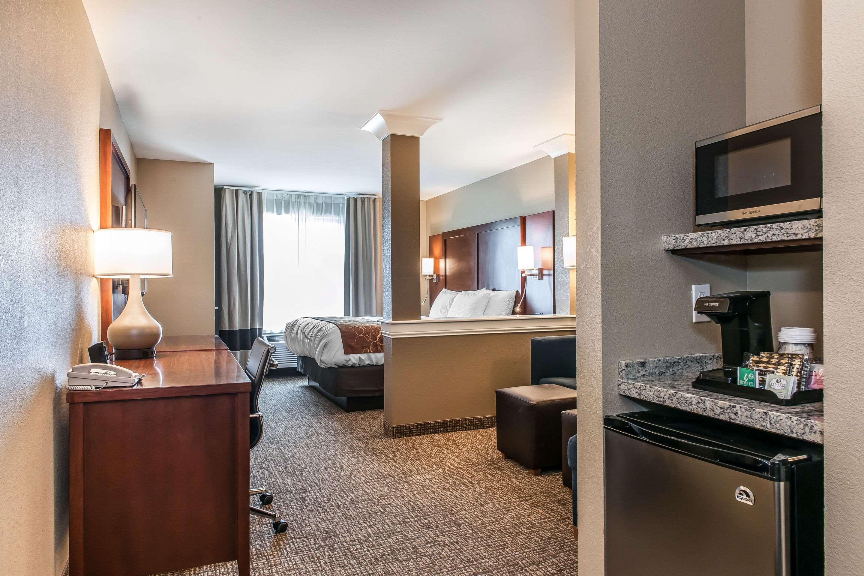 Comfort Suites Rensselaer Near Fair Oaks Bagian luar foto