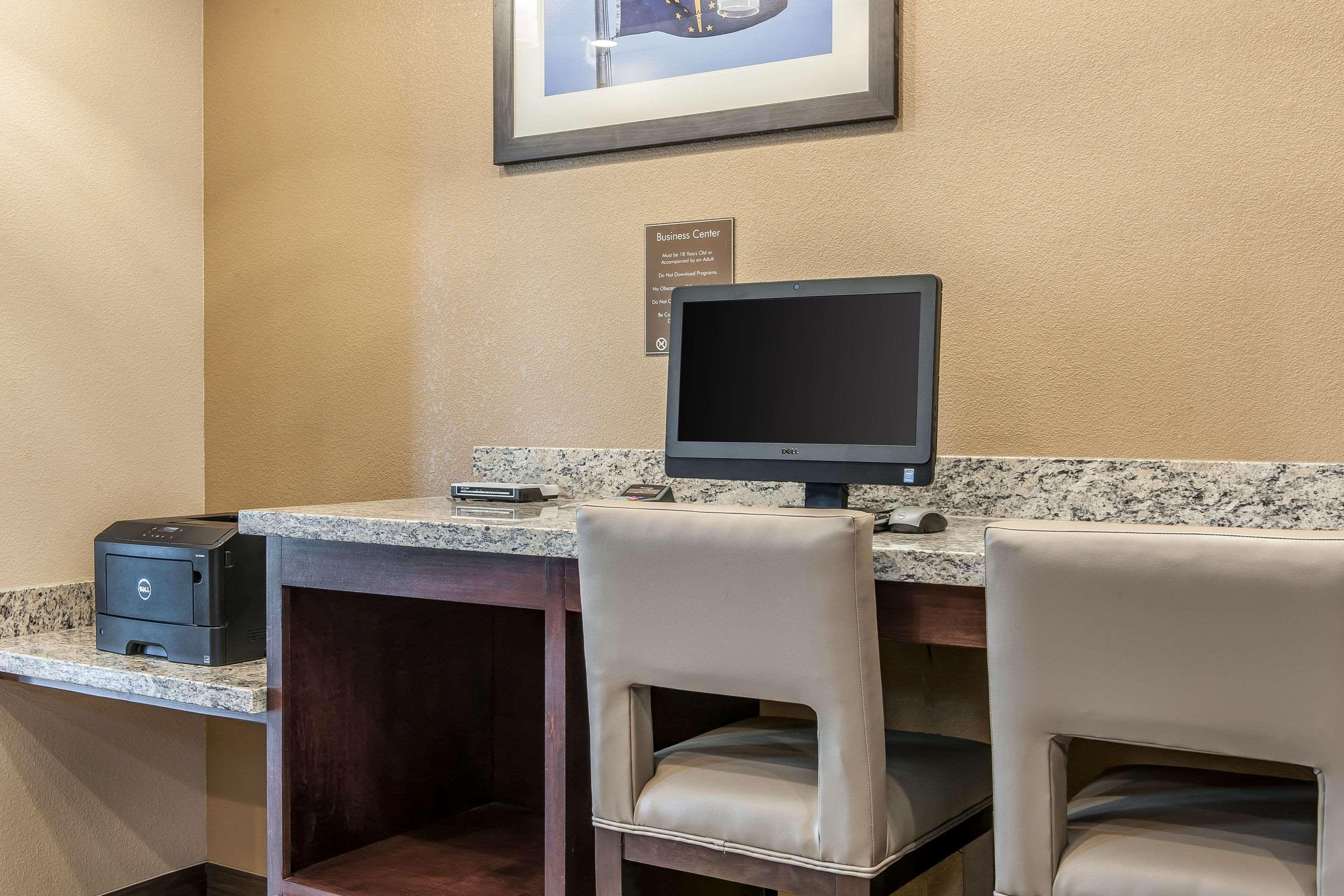 Comfort Suites Rensselaer Near Fair Oaks Bagian luar foto