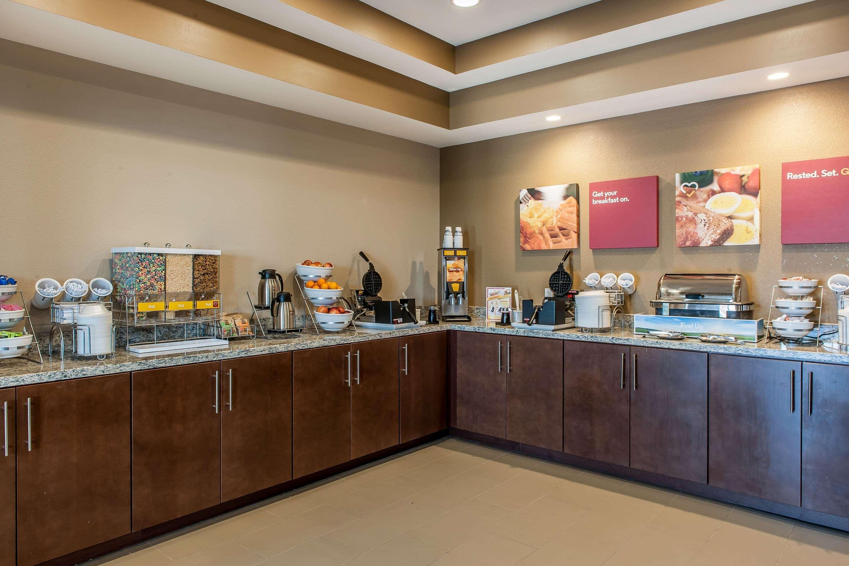 Comfort Suites Rensselaer Near Fair Oaks Bagian luar foto
